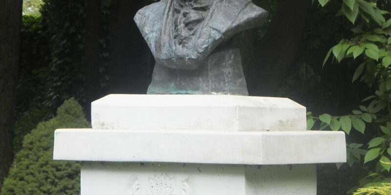 Popiersie J. Gołuchowskiego w Garbaczu(fot. Alicja Mężyk)