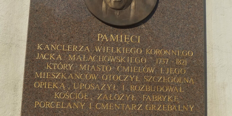 Tablica pamięci Kanclerza w Ćmielowie (fot. Alicja Mężyk)