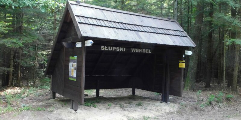 Wiata turystyczna na Słupskim Wekslu (fot. Bartosz Kozak)