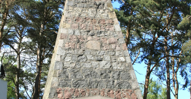 Piramida w Łaziskach